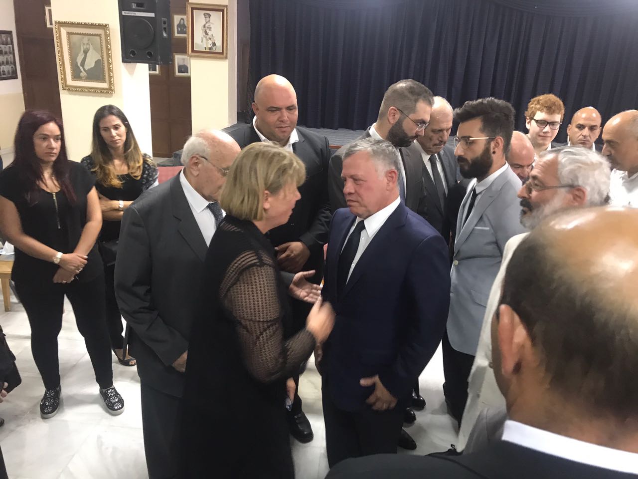 الملك يعزي عشيرة الحمارنة - فيديو وصور