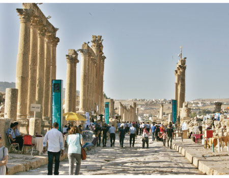 شارع الاعمدة يحتفي بالفنون التشكيلية بــ جرش