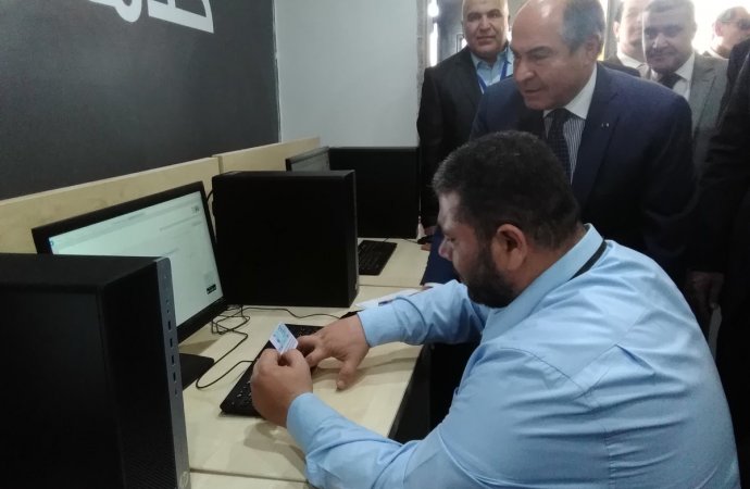 بالصور ..  إطلاق 8 خدمات الكترونية جديدة لـ3 مناطق بعمّان