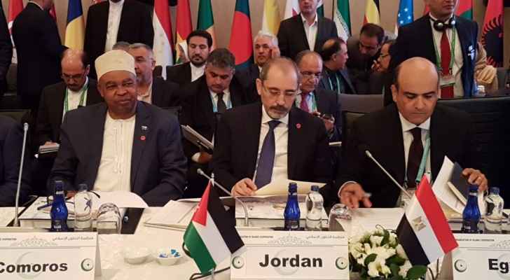 الصفدي: إجراءات الإحتلال ستفجر ازمات جديدة في الاقصى 