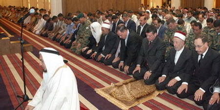 الملك يحيي ليلة القدر ويحضر افطار لواء البادية الملكي