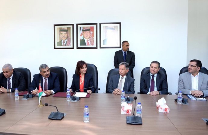 العمل والاتصالات والصحة والبريد تطلق برامج لتدريب وتشغيل 1580 خريجا