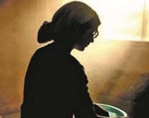 عنف الخادمات مشكلة تهدد أمن العائلات