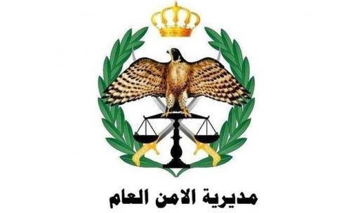 3 مجهولين يحطمون محل حلويات في الكرك