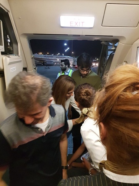  بالصور ..  طائرة بحرينية تهبط إضطراريا في عمان