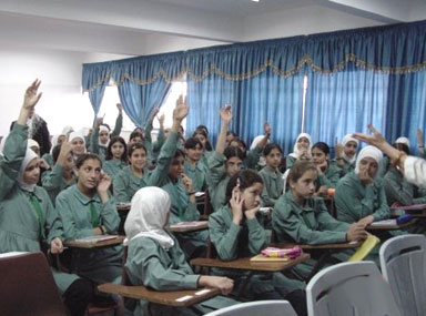 التربية تعتزم تغيير الزي المدرسي انسجاما مع اذواق الطلبة