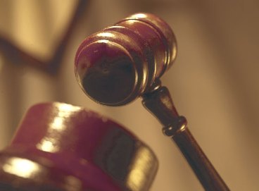 السجن 15 سنة لشاب سوري قتل فتاة في وادي موسى  ..  و10  سنوات أشغال شاقة لقاتل ابنة اخيه