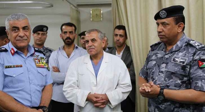 الحواتمة والفقيه يزوران الضابط المُصاب في مُداهمة قاتل الربابعة