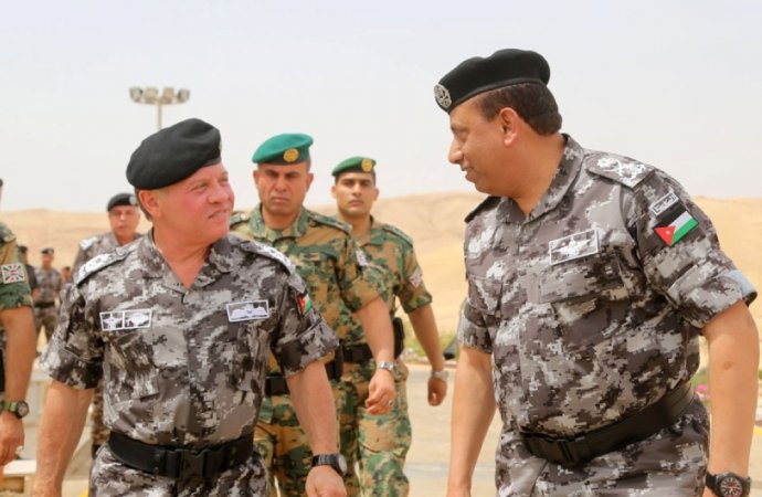 الملك يطلع على مستوى الجاهزية لوحدات وتشكيلات قوات الدرك