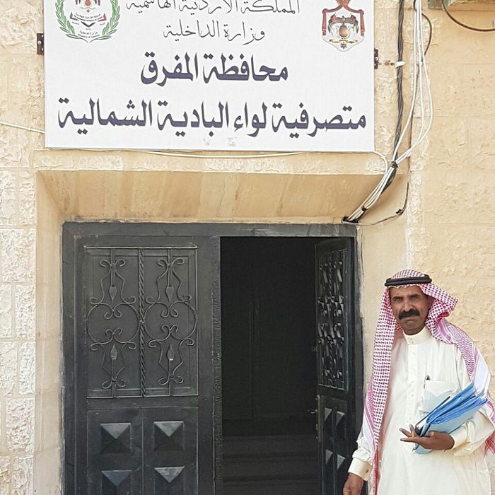 مسؤولون يهددون عضو مجلس بلدي بالسجن 