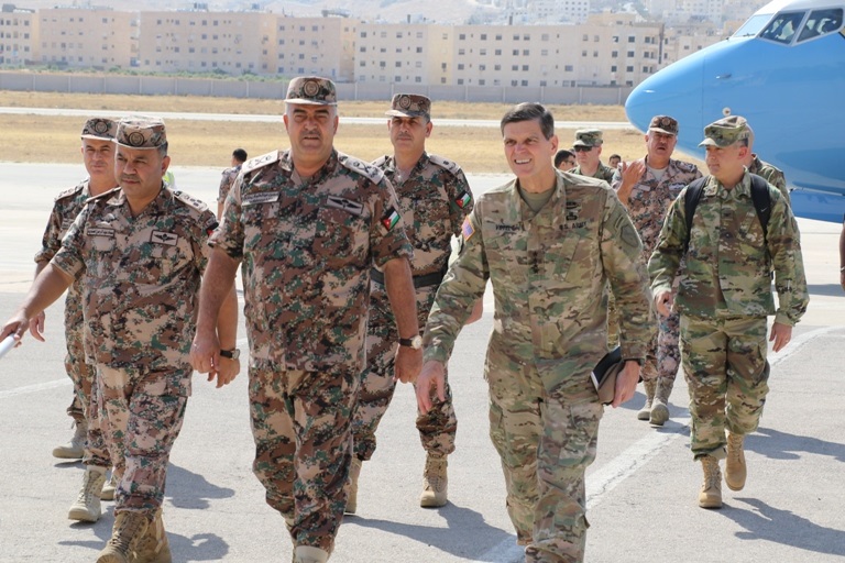 رئيس هيئة الأركان المشتركة يستقبل قائد القيادة المركزية الأمريكية