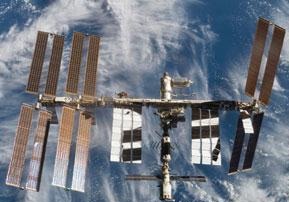 "سيوز" الروسية تنطلق بثلاثة رواد لمحطة الفضاء الدولية