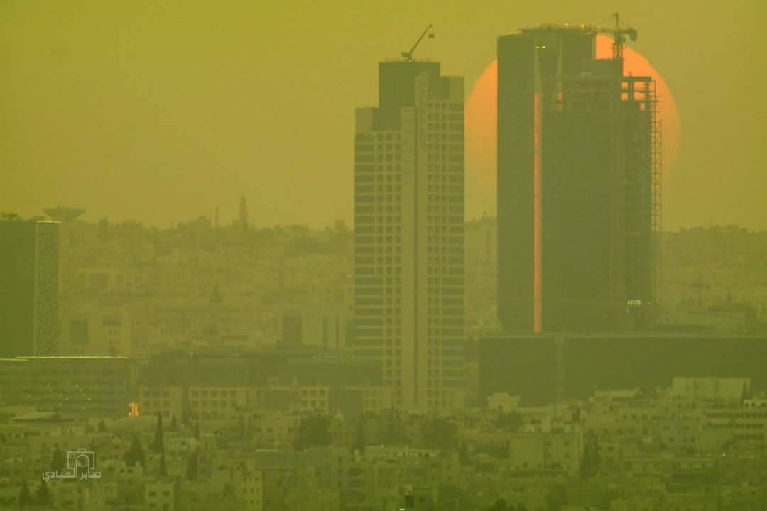 غياب وضباب فوق عمان .. 