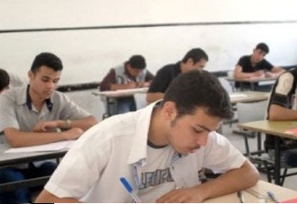التربية تفصل 21 طالبا وطالبة بسبب الغش في " التوجيهي "