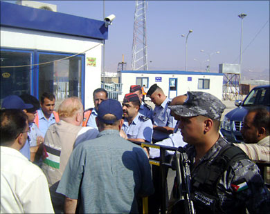 مصر ترفض دخول " انصار 1 " اراضيها وقوات الامن الاردنية تمنع المشاركين دخول محطة الركاب في ميناء العقبة