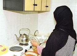 السعودية: خادمة تتخلص من بكاء رضيعة بقذفها في الزبالة