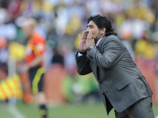 تقارير: مارادونا يوافق على الاستمرار مع منتخب الأرجنتين حتى 2014 