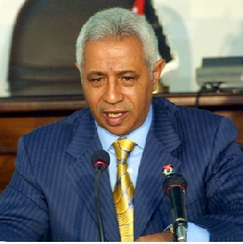 الفايز يكشف عن مؤسسات مدعومة خارجيا تنفق اموالها في غير اهدافها