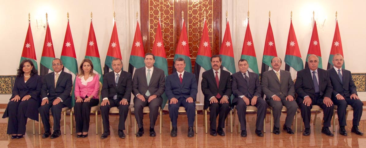 9  وزراء  أدوا اليمين امام الملك في أول تعديل على حكومة الرفاعي