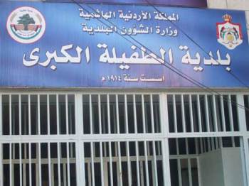  بلدية الطفيلة تطبق تعليمات انارة الطرق النافذة والاحياء