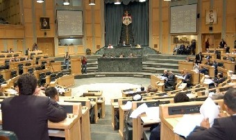 18  نائبا يطالبون الحكومة بوقف العمل بالنظام الدبلوماسي