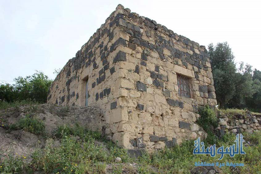 بناء قديم في المدينة الأثرية بأم قيس