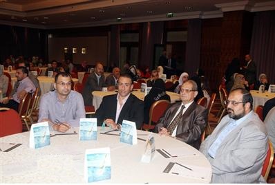 تكريم الطلبة الحاصلين على منح دراسية من برنامج طموح