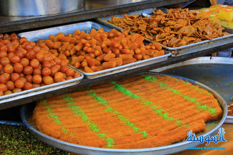 اقبال على الكنافة وسط عمان