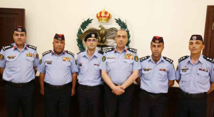 اللواء الحمود يكرم مرتبات من الأمن العام لحسهم الأمني