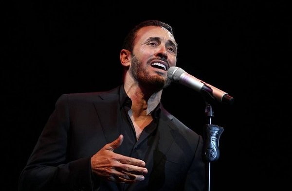 كاظم الساهر يوجه رسالة للسعوديين ويفاجئهم بهذه الأغنية - فيديو