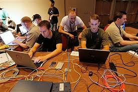 قراصنة الكمبيوتر هل سيسطرون على سياراتكم الشخصية؟
