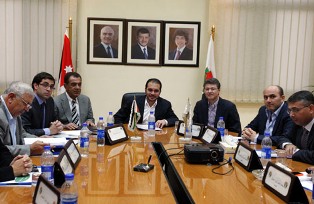 اتحاد الكرة يجدد ثقته بعدنان حمد 