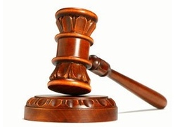 حكم ببتر يد شاب لإدانته بسرقة شوكولاته