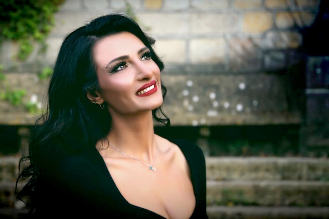 الفنانة بسيم تطلق ست أغنيات بلغات عالمية