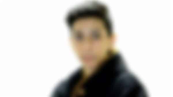 شاهدوا  ..  فنان سعودي يتبرأ من أبيه ويعتبره ميتا 