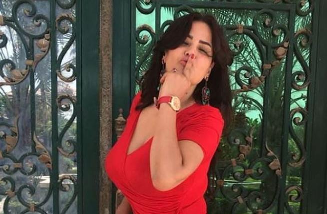 سما المصري ترسل القُبل بشكل مثير وهي مستلقية في الطائرة ..  فيديو 