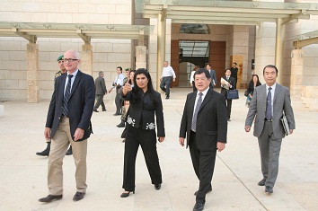 الأميرة سمية تستقبل السفير الياباني 