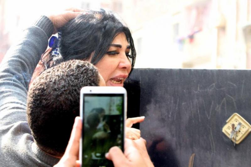 فنانة جديدة تدخل في قضية الفيديوهات الإباحية ..  وهكذا ردّت!