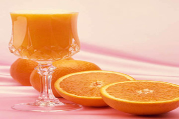 الافراط في تناول عصير البرتقال يصيب النساء بالنقرس