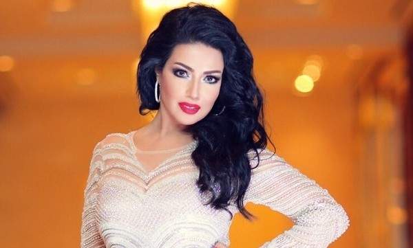 الجمهور العراقي يشن هجومًا على سمية الخشاب ..  فيديو