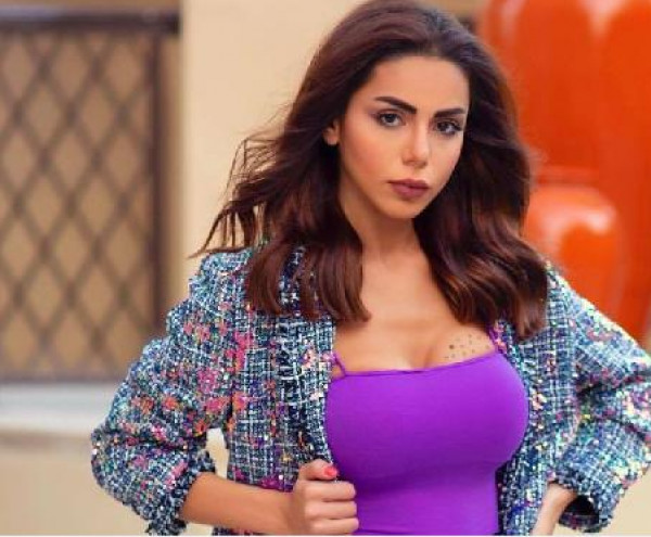 نجمة باب الحارة بإطلالة بيضاء ساحرة  ..  صور 