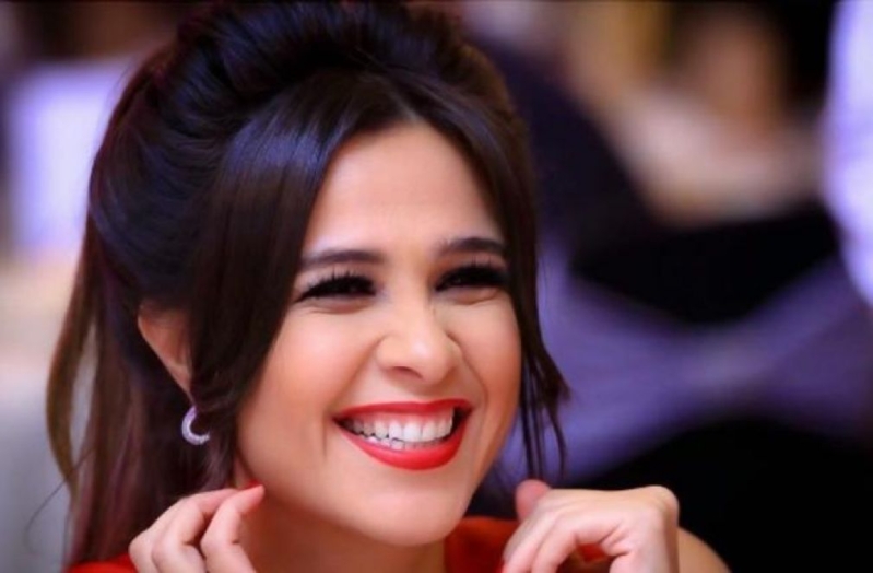  ياسمين عبد العزيز تخطف الأضواء بإطلالة ساحرة ..  صور