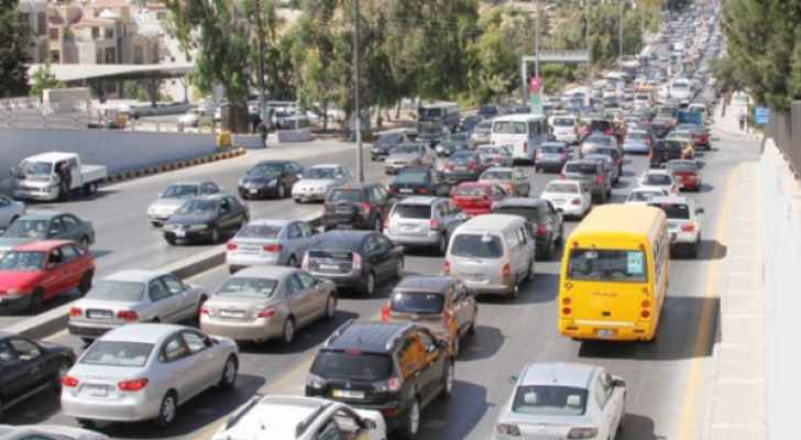 بالصور  ..  أزمات مرورية خانقة في عمّان