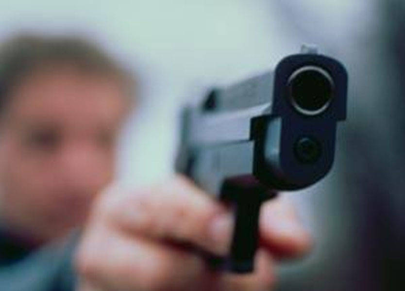 توقيف محامٍ أطلق النار على مواطن