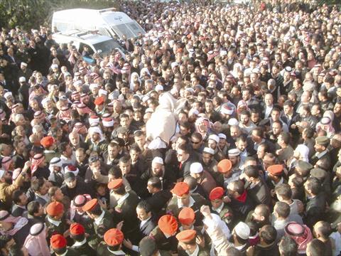 آلاف الأردنيين يشيعون العالم الجليل القضاة