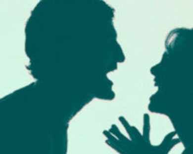 تشاجر مع زوجته فألقى بنفسه من الدور الرابع  !