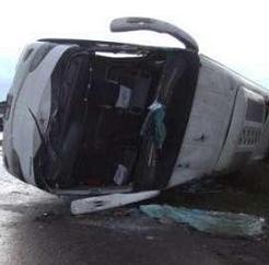 3 وفيات و51  إصابة بتدهور حافلة سياحية على طريق الزرقاء شويعر 