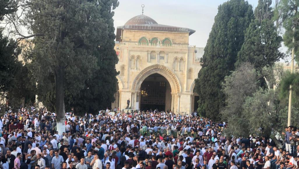 اكثر من 100 الف مُصلٍ يؤدون صلاة العيد في المسجد الاقصى
