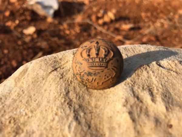 صحيفة السوسنة الأردنية العثور على شعار قديم للجيش العربي بفلسطين السوسنة الاردن فلسطين شعار الجيش العربي