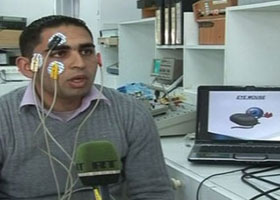 فلسطين : طلبة يتمكنون من اختراع فأرة كمبيوتر تستخدم بالعين